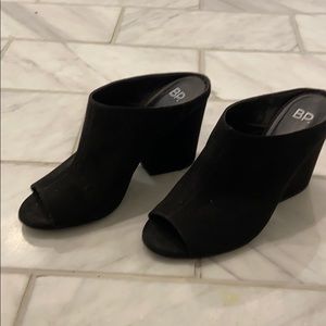 Black peep toe mules